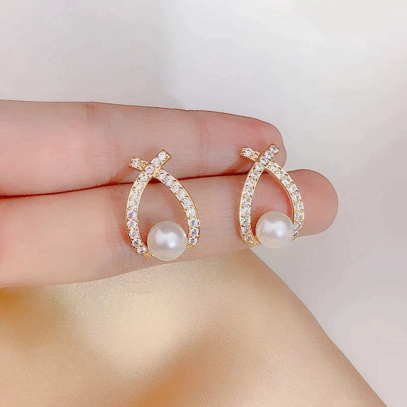 真珠とグリッター付きのピアス
